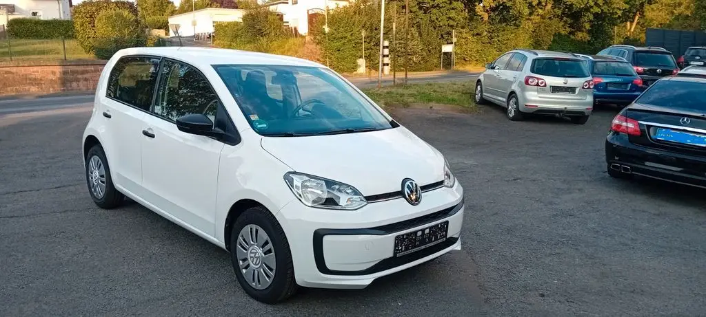 Photo 1 : Volkswagen Up! 2017 Petrol