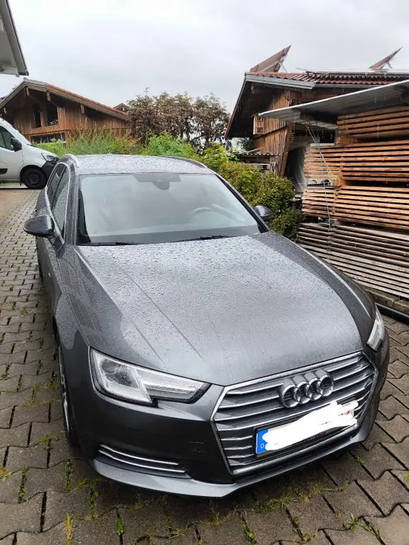 Photo 1 : Audi A4 2016 Petrol