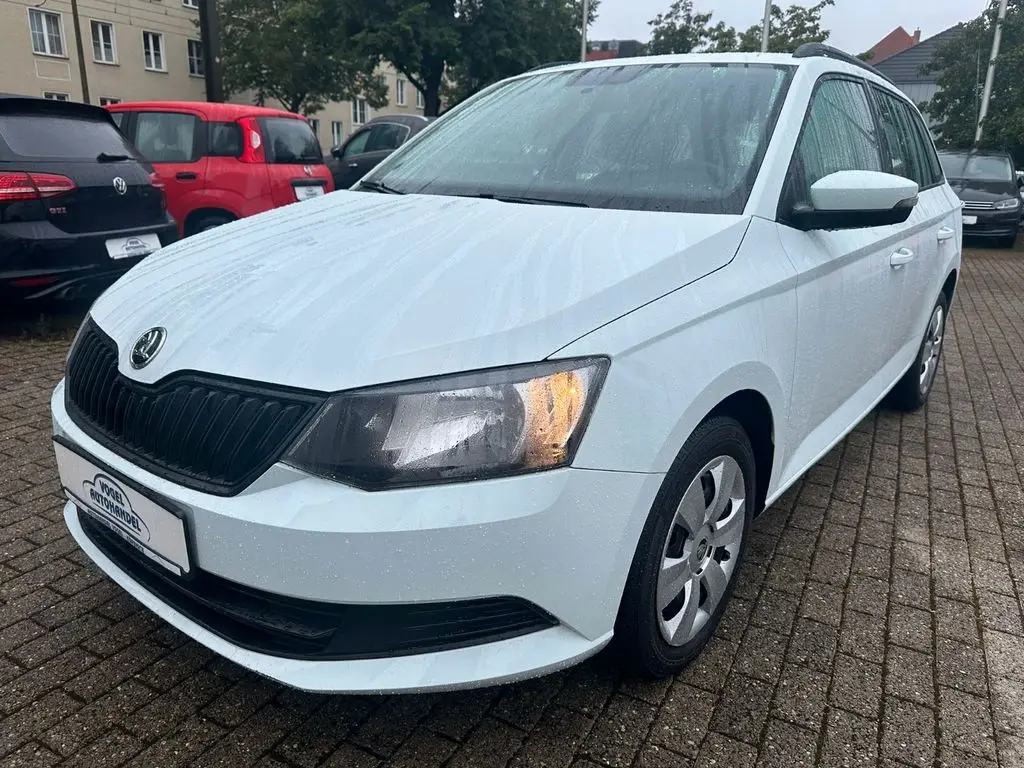 Photo 1 : Skoda Fabia 2017 Essence