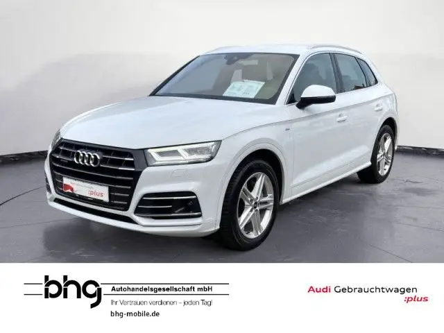 Photo 1 : Audi Q5 2020 Hybride