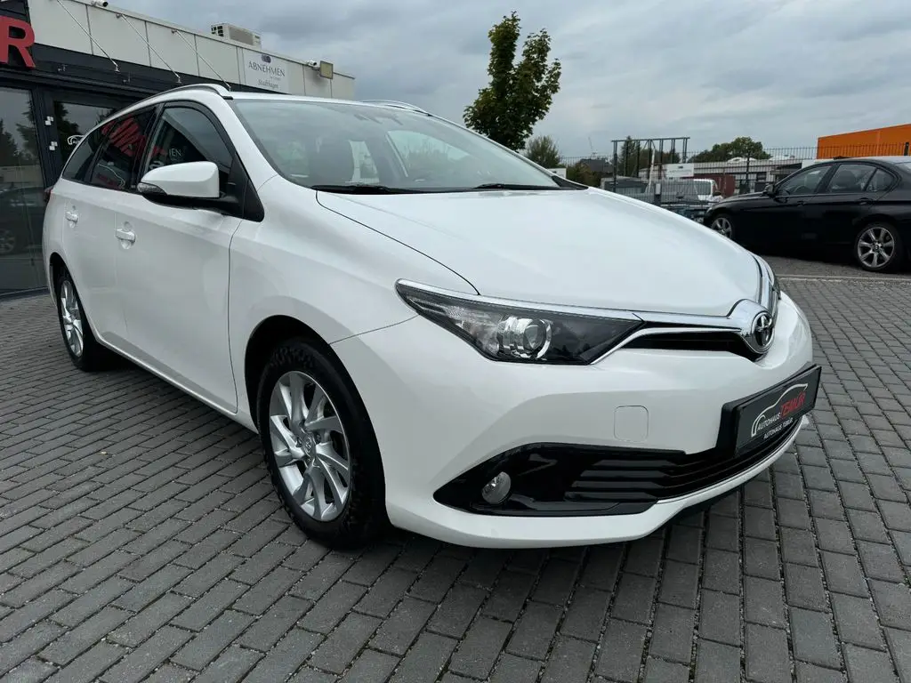 Photo 1 : Toyota Auris 2016 Essence