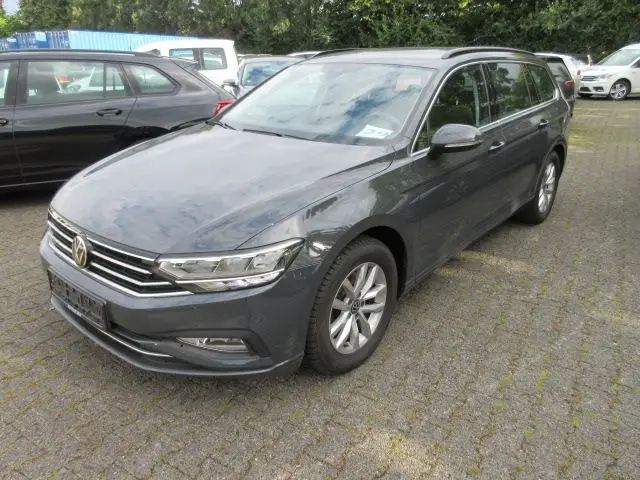 Photo 1 : Volkswagen Passat 2021 Essence