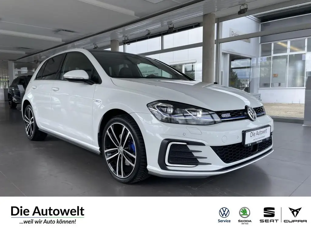 Photo 1 : Volkswagen Golf 2020 Petrol