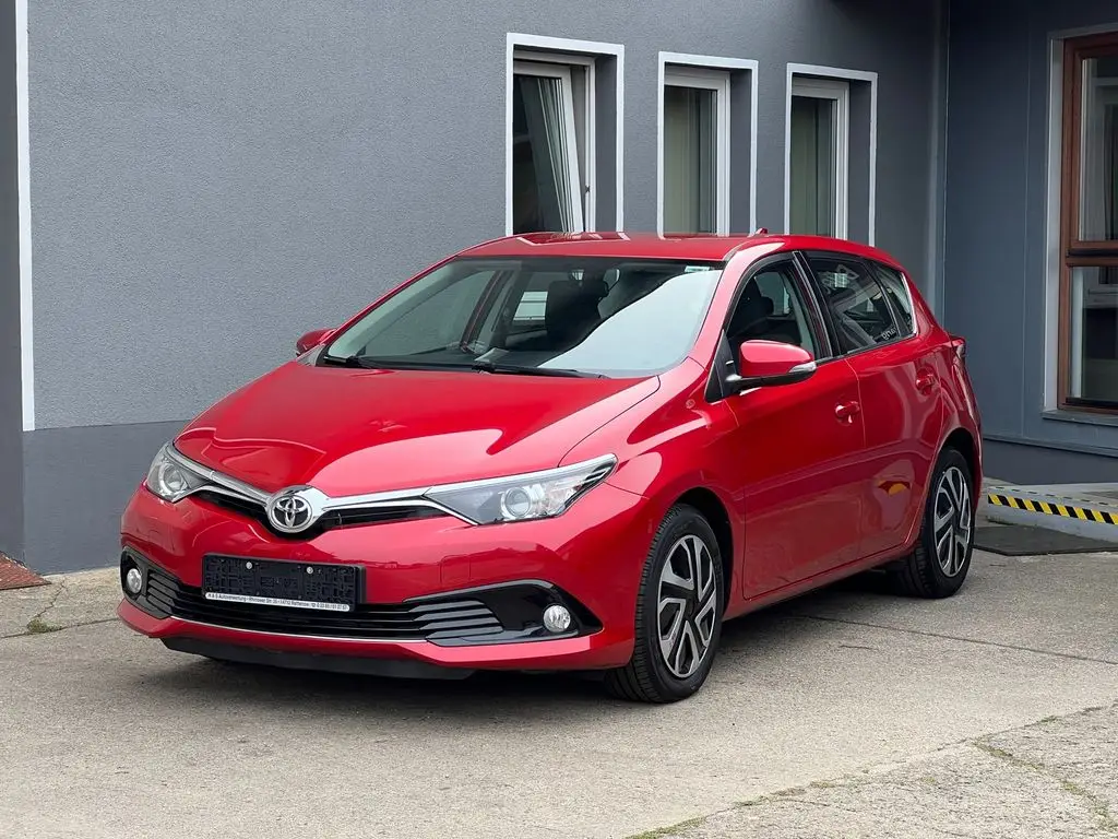 Photo 1 : Toyota Auris 2016 Essence