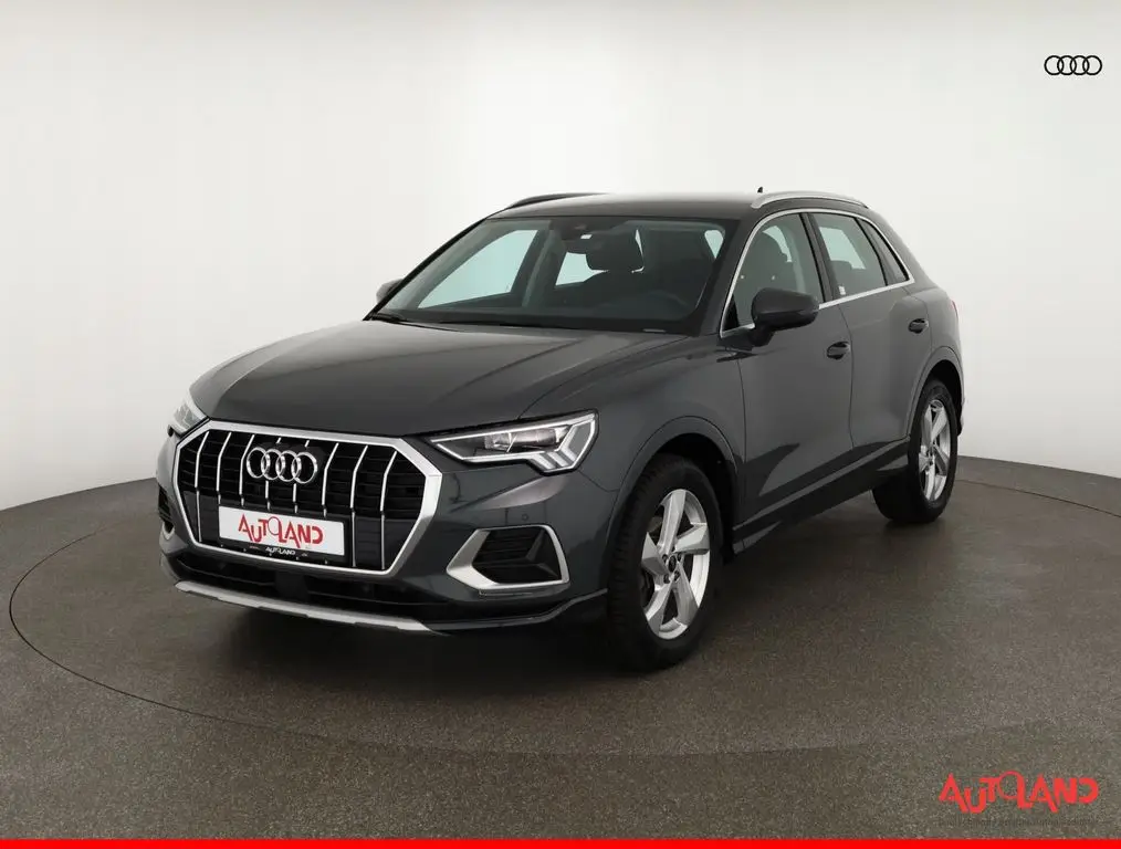 Photo 1 : Audi Q3 2023 Essence