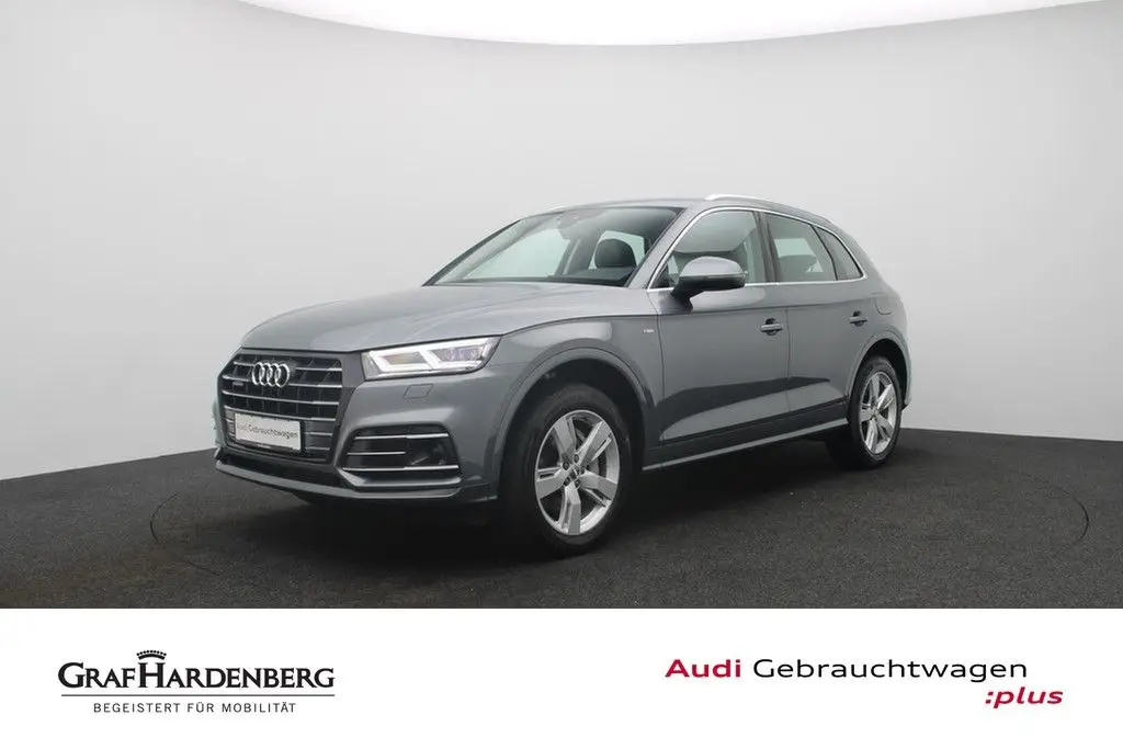 Photo 1 : Audi Q5 2020 Hybride