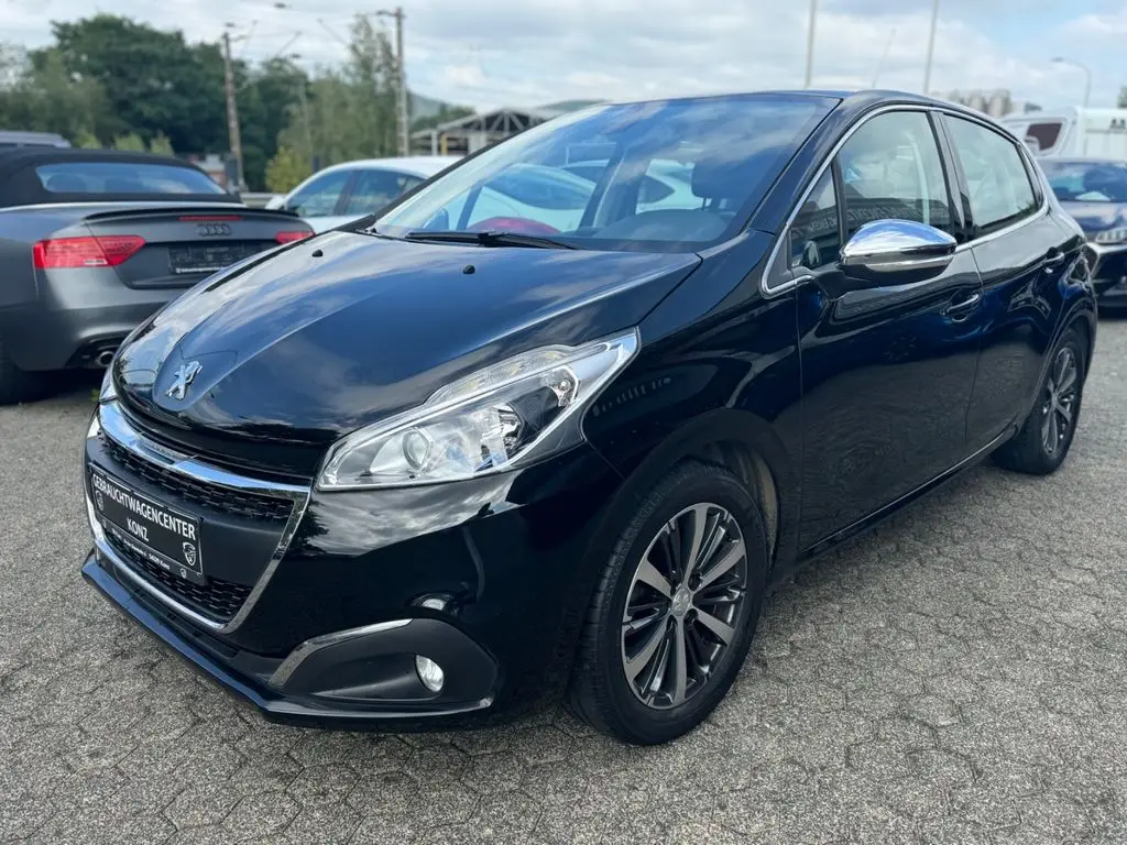 Photo 1 : Peugeot 208 2017 Petrol