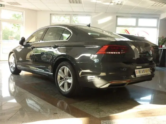 Photo 1 : Volkswagen Passat 2021 Diesel