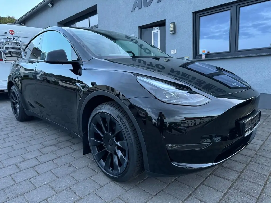 Photo 1 : Tesla Model Y 2022 Non renseigné