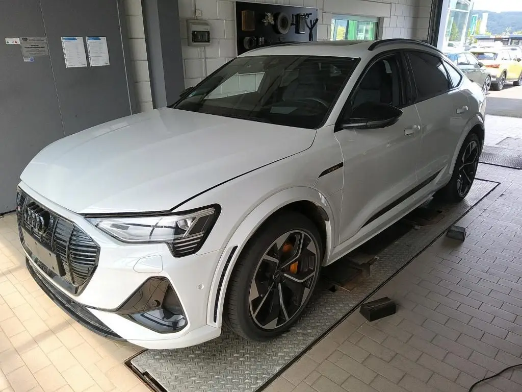 Photo 1 : Audi E-tron 2022 Not specified