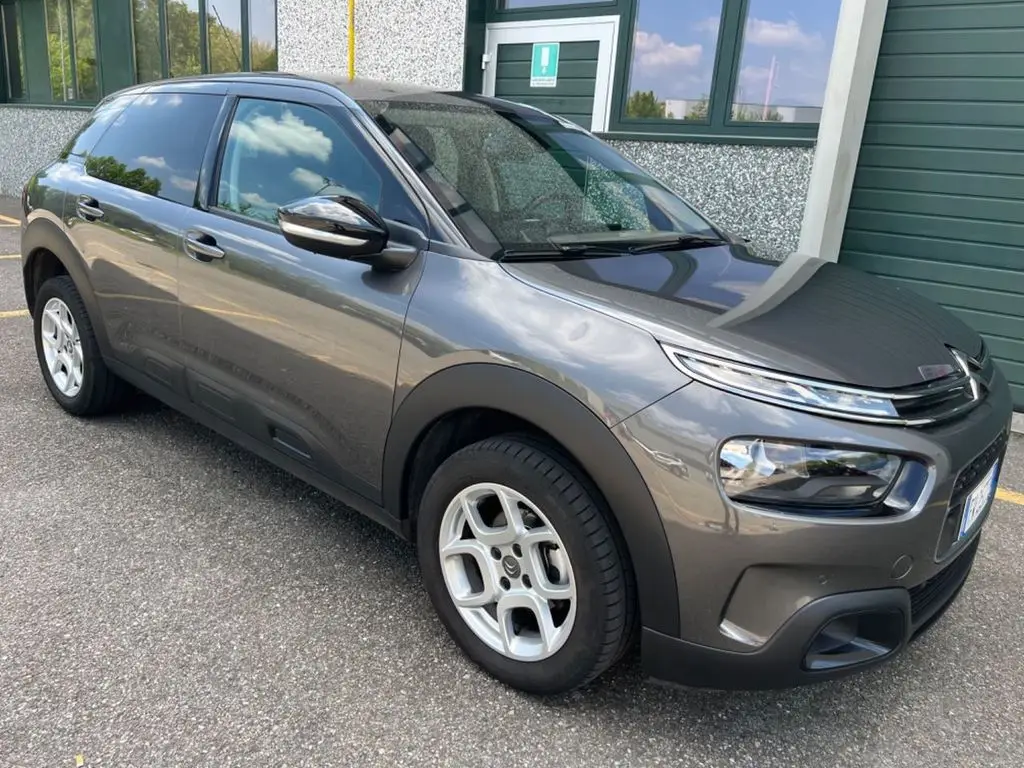 Photo 1 : Citroen C4 2019 Petrol