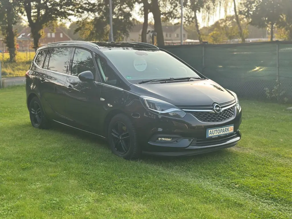 Photo 1 : Opel Zafira 2018 Petrol