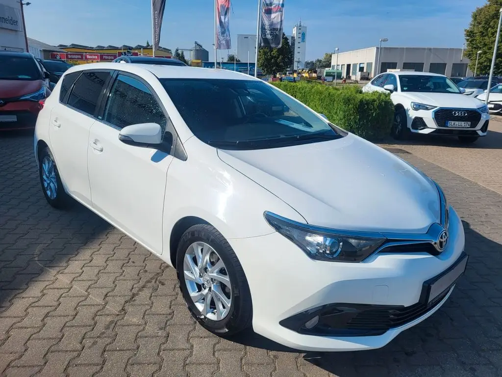 Photo 1 : Toyota Auris 2016 Essence