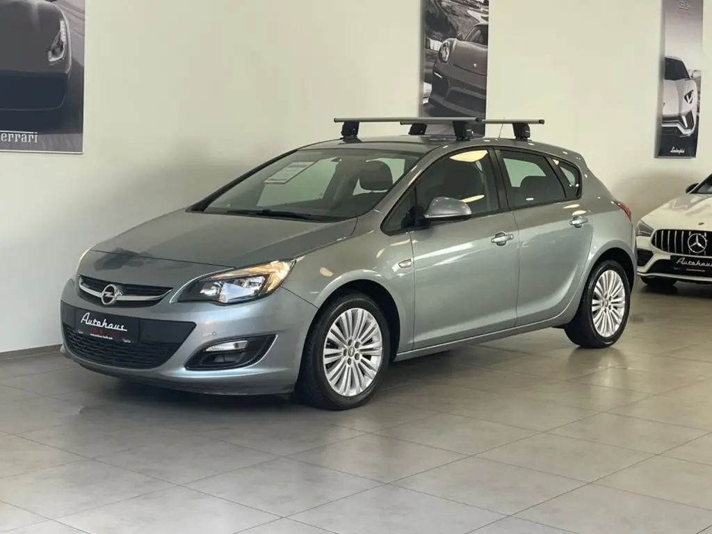 Photo 1 : Opel Astra 2015 Petrol