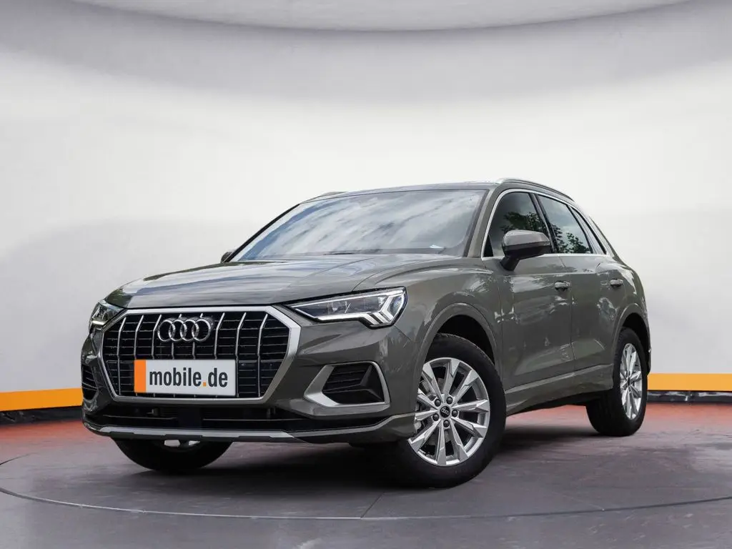 Photo 1 : Audi Q3 2024 Petrol