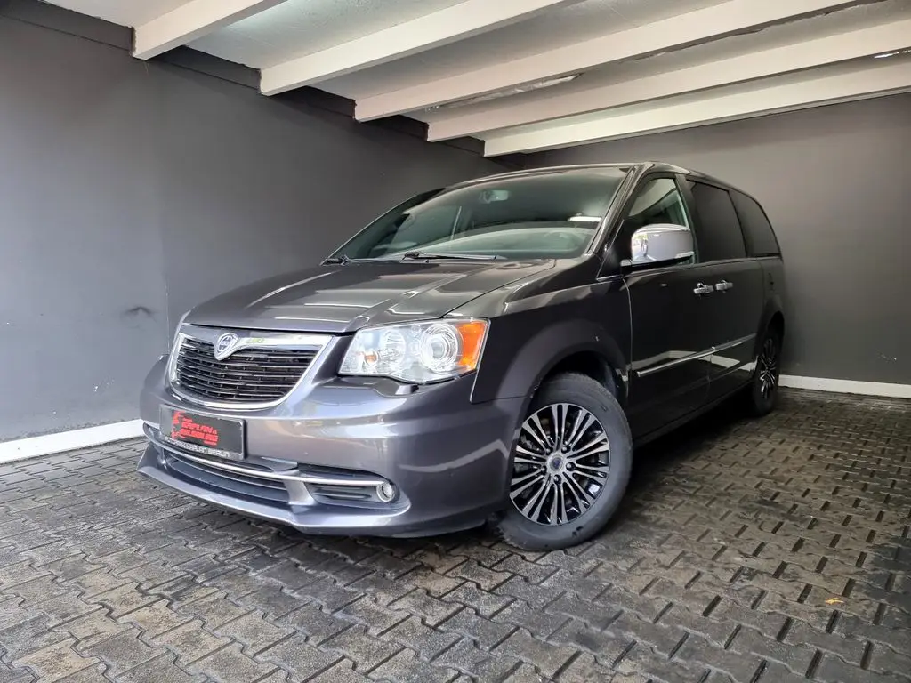 Photo 1 : Lancia Voyager 2015 Diesel