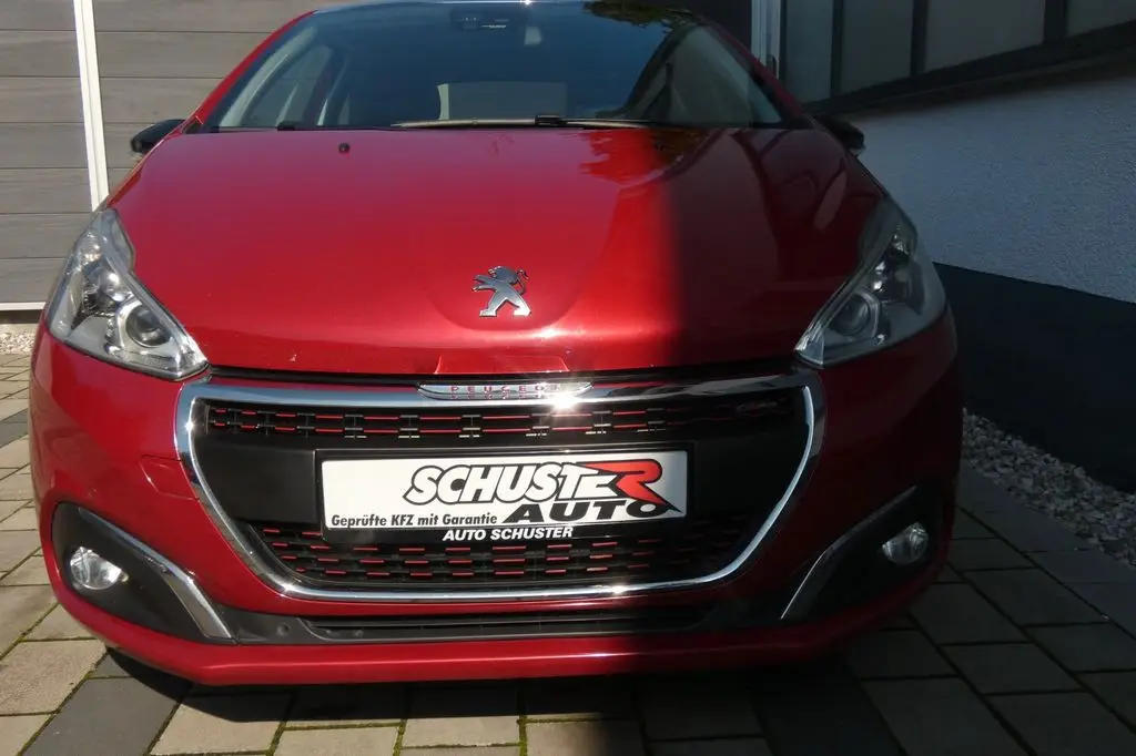 Photo 1 : Peugeot 208 2015 Essence