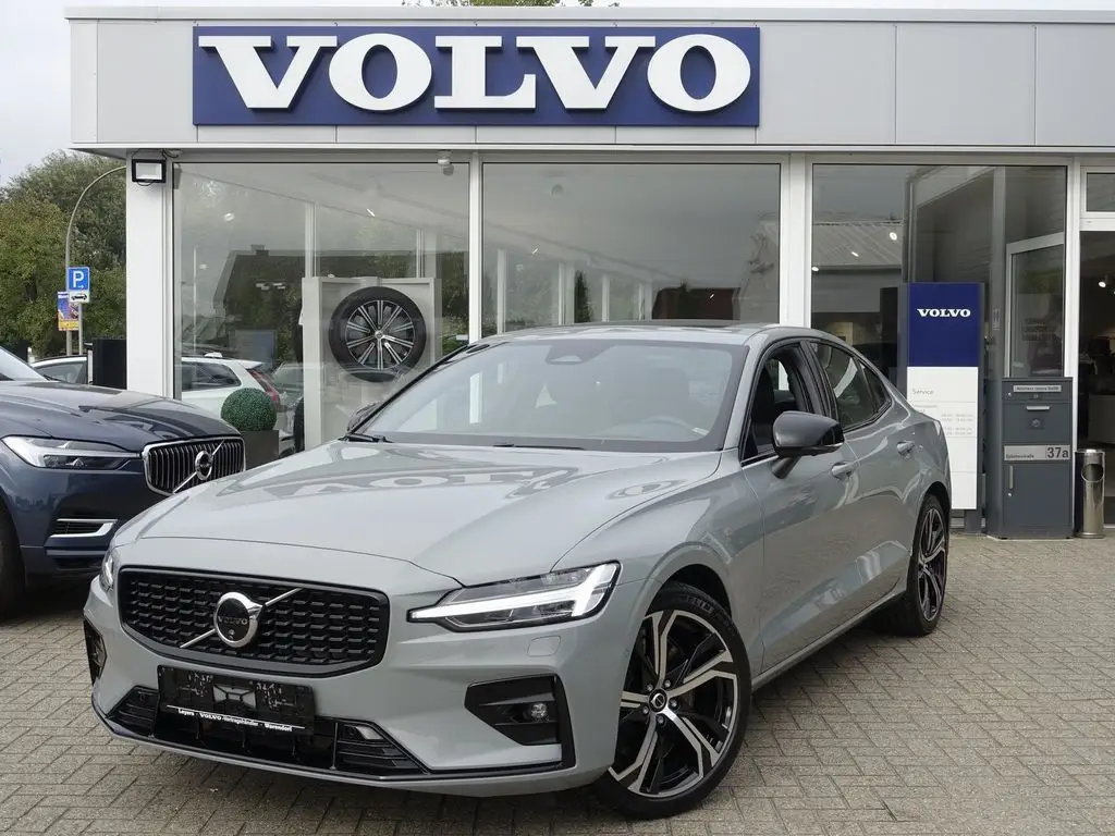 Photo 1 : Volvo S60 2023 Petrol