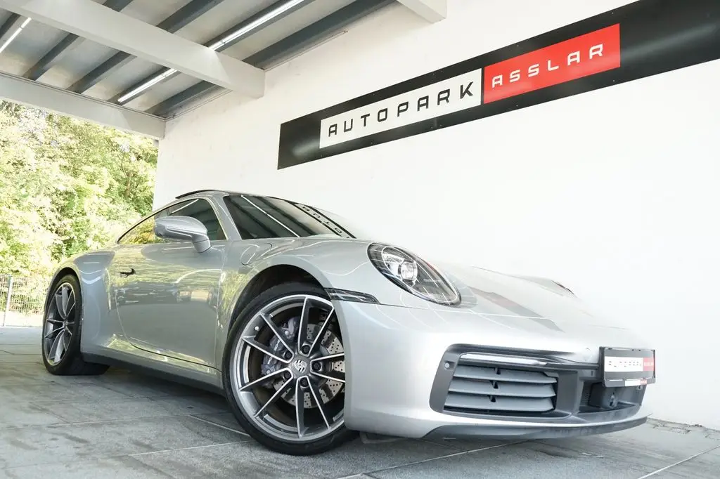 Photo 1 : Porsche 992 2019 Essence