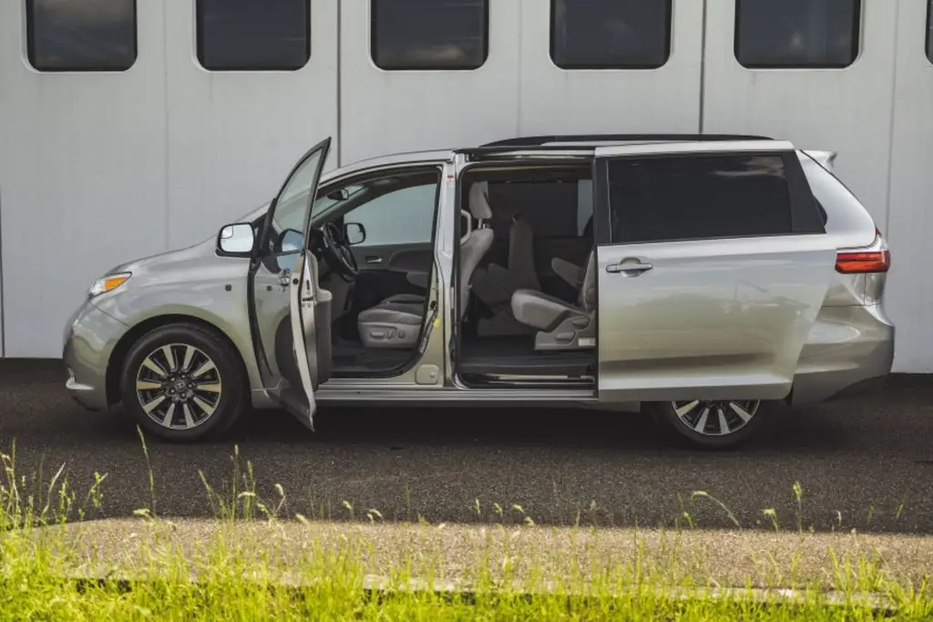 Photo 1 : Toyota Sienna 2015 Essence