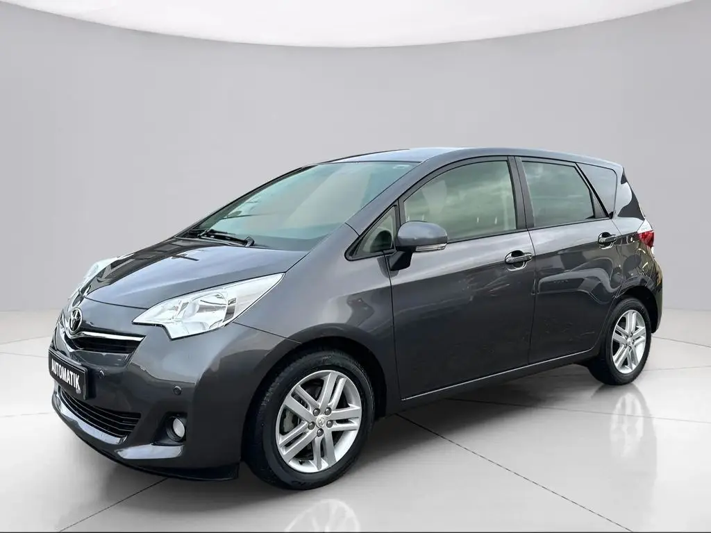 Photo 1 : Toyota Verso 2015 Petrol