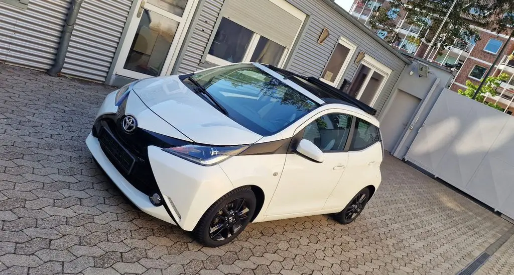 Photo 1 : Toyota Aygo X 2016 Petrol