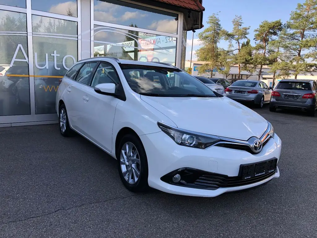 Photo 1 : Toyota Auris 2016 Essence