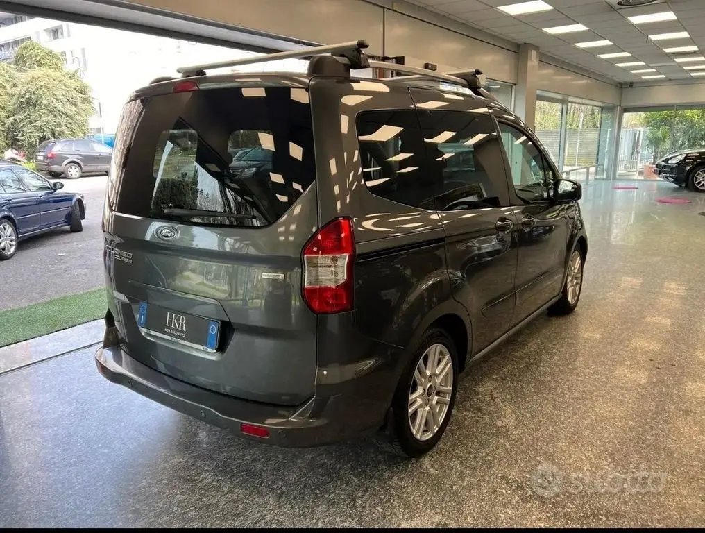 Photo 1 : Ford Tourneo 2017 Essence