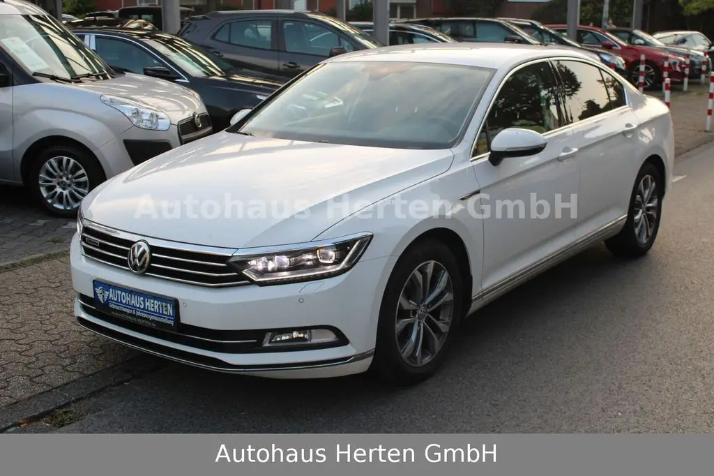 Photo 1 : Volkswagen Passat 2015 Diesel