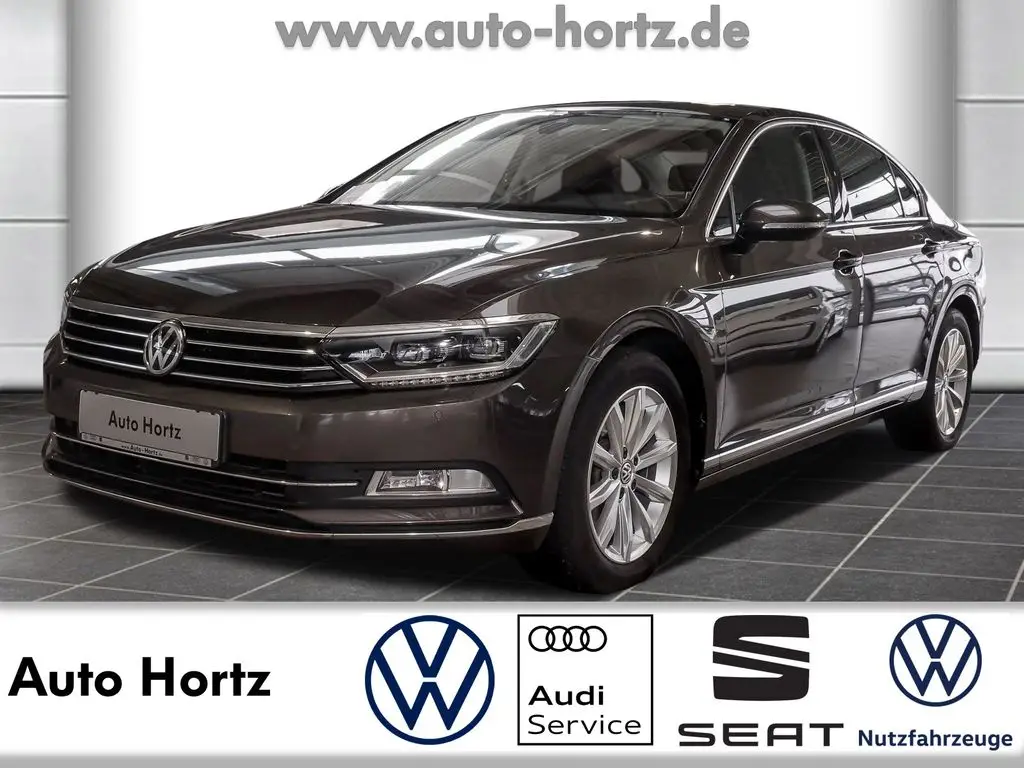 Photo 1 : Volkswagen Passat 2018 Petrol