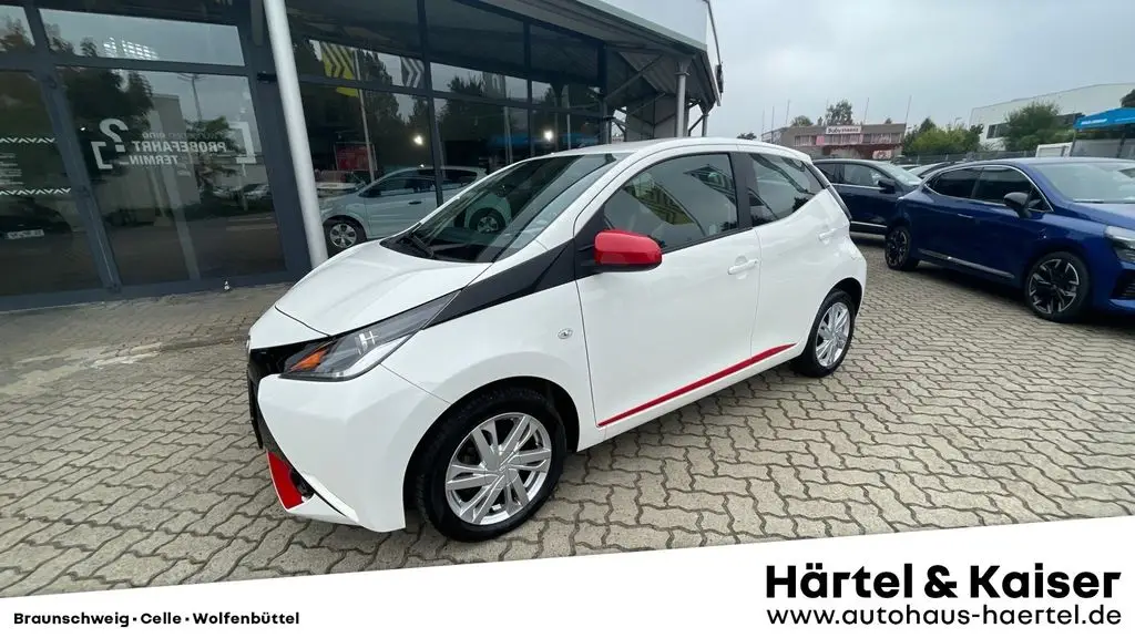 Photo 1 : Toyota Aygo X 2015 Petrol