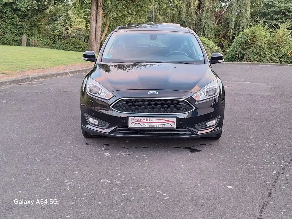 Photo 1 : Ford Focus 2015 Petrol