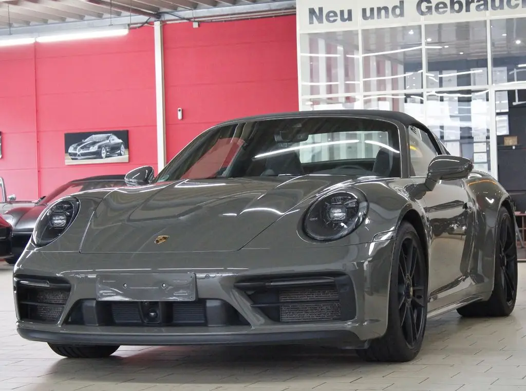 Photo 1 : Porsche 992 2022 Essence