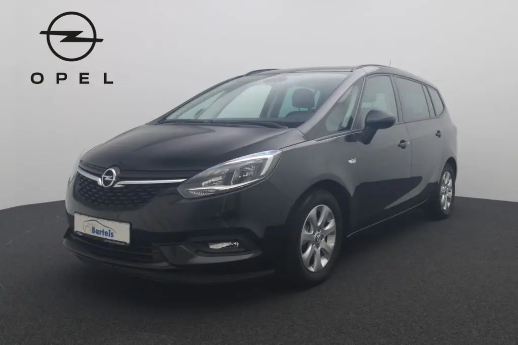 Photo 1 : Opel Zafira 2017 Petrol