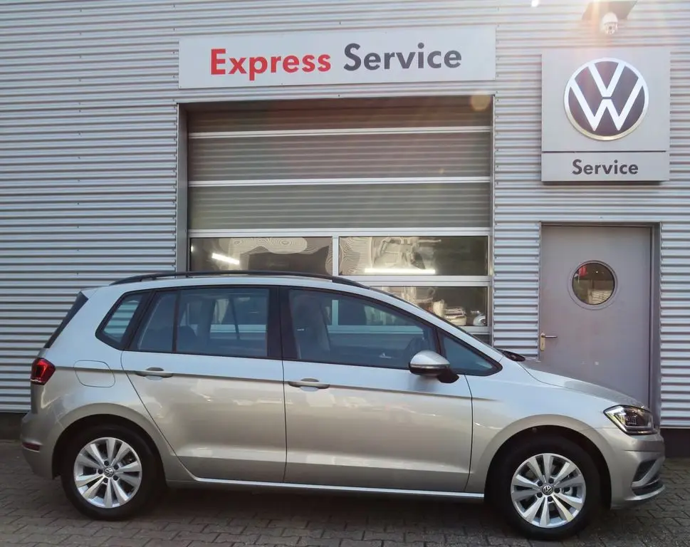 Photo 1 : Volkswagen Golf 2019 Essence