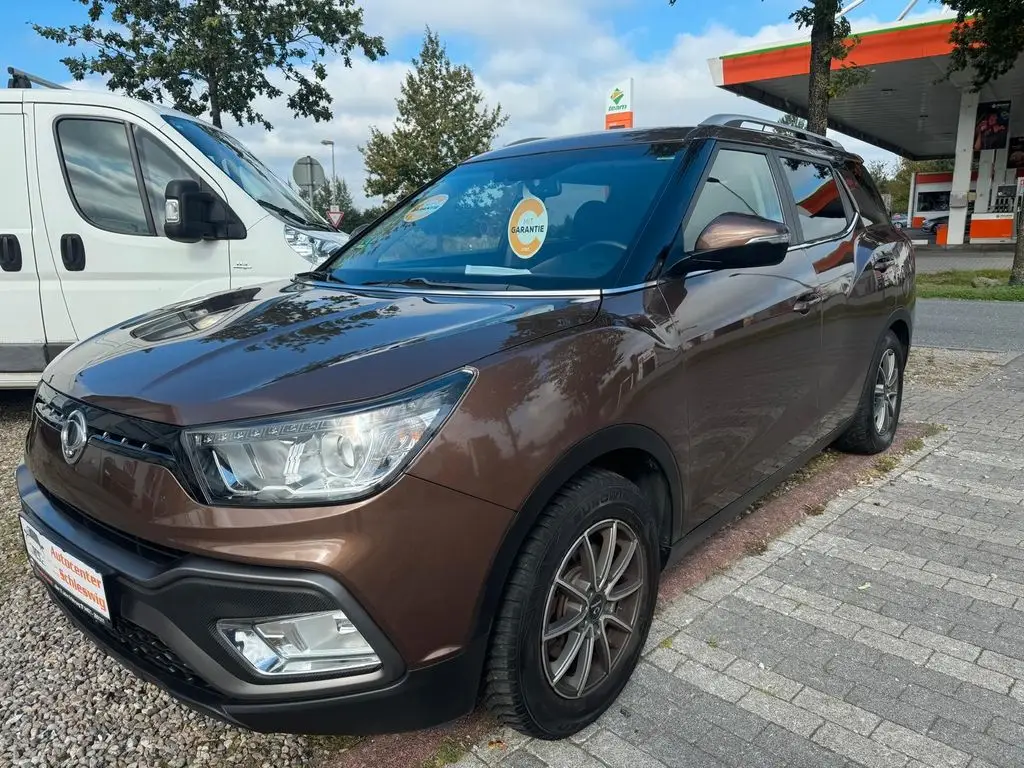 Photo 1 : Ssangyong Xlv 2016 Petrol