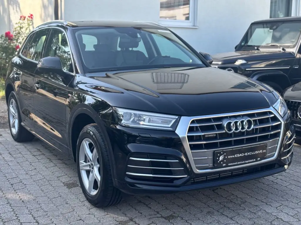 Photo 1 : Audi Q5 2020 Hybrid