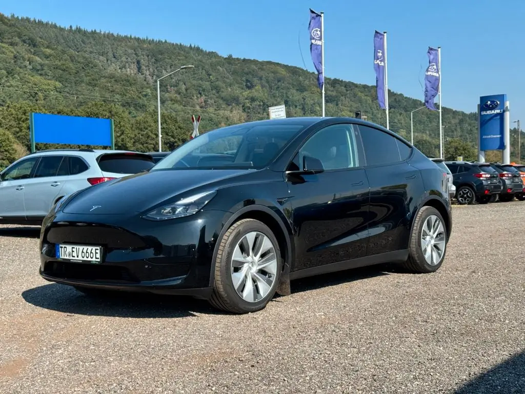 Photo 1 : Tesla Model Y 2023 Non renseigné