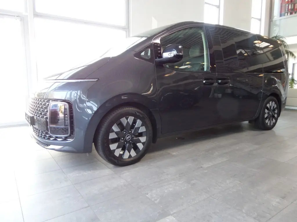 Photo 1 : Hyundai Staria 2022 Diesel