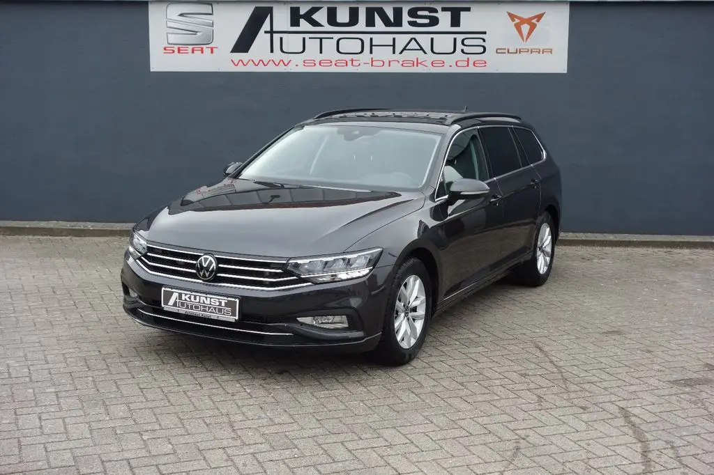 Photo 1 : Volkswagen Passat 2024 Essence