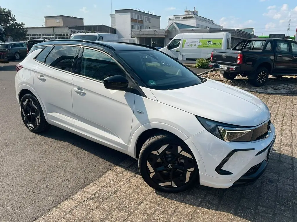 Photo 1 : Opel Grandland 2022 Hybrid