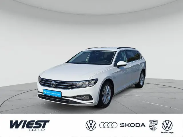 Photo 1 : Volkswagen Passat 2019 Essence