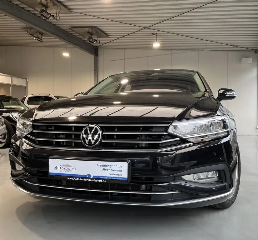 Photo 1 : Volkswagen Passat 2021 Petrol