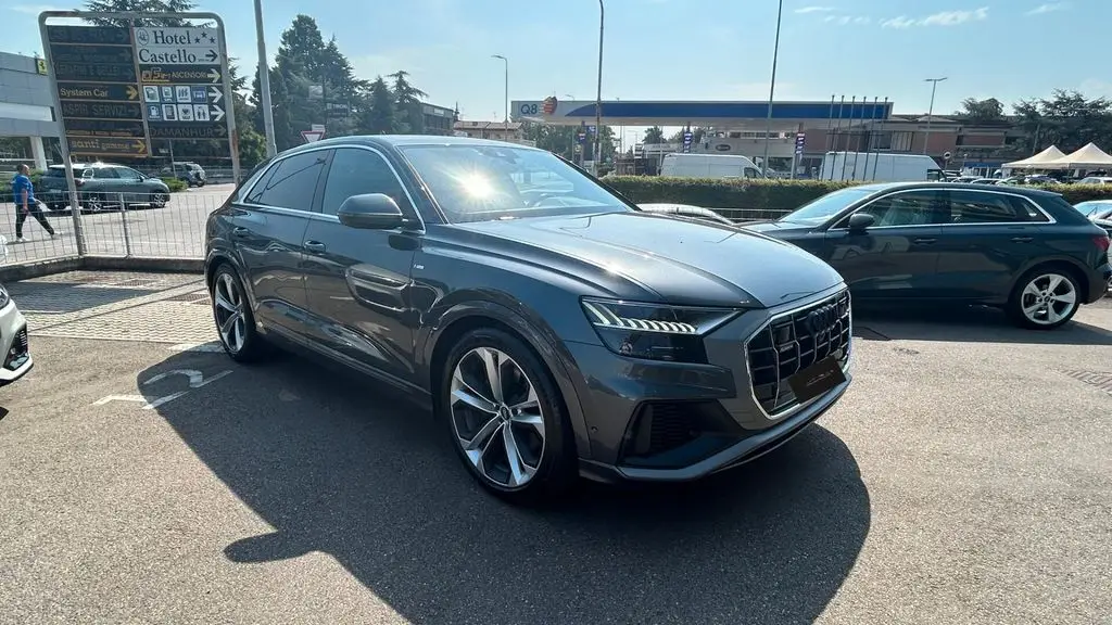 Photo 1 : Audi Q8 2019 Hybrid