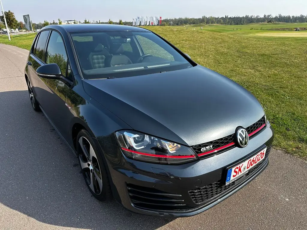 Photo 1 : Volkswagen Golf 2016 Petrol