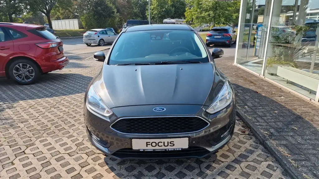 Photo 1 : Ford Focus 2017 Petrol