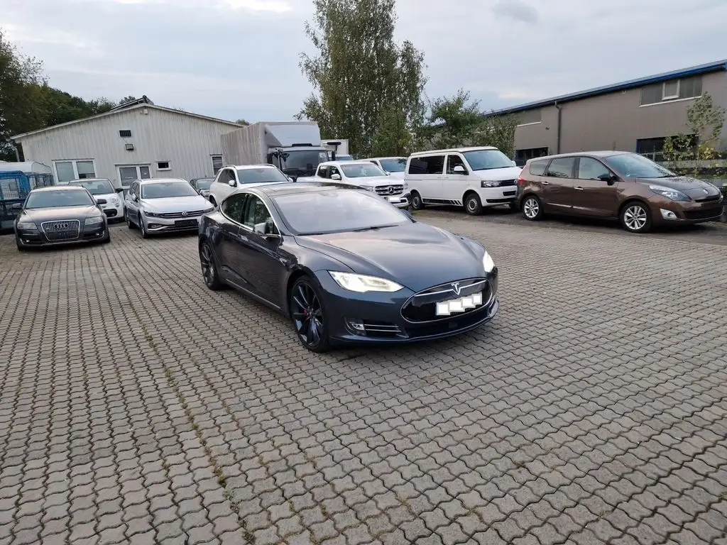 Photo 1 : Tesla Model S 2016 Non renseigné