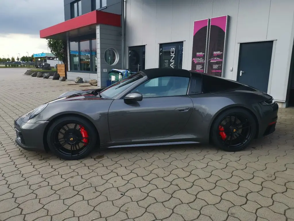 Photo 1 : Porsche 992 2024 Essence