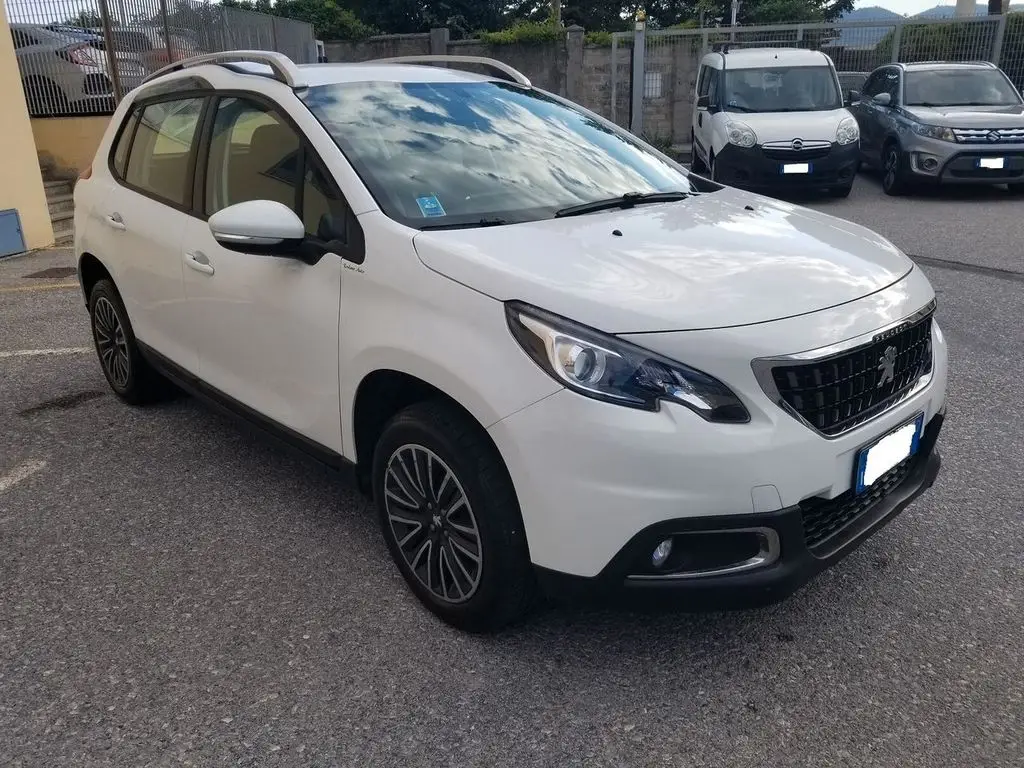 Photo 1 : Peugeot 2008 2017 Petrol