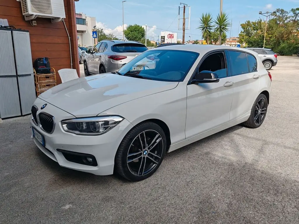 Photo 1 : Bmw Serie 1 2019 Diesel